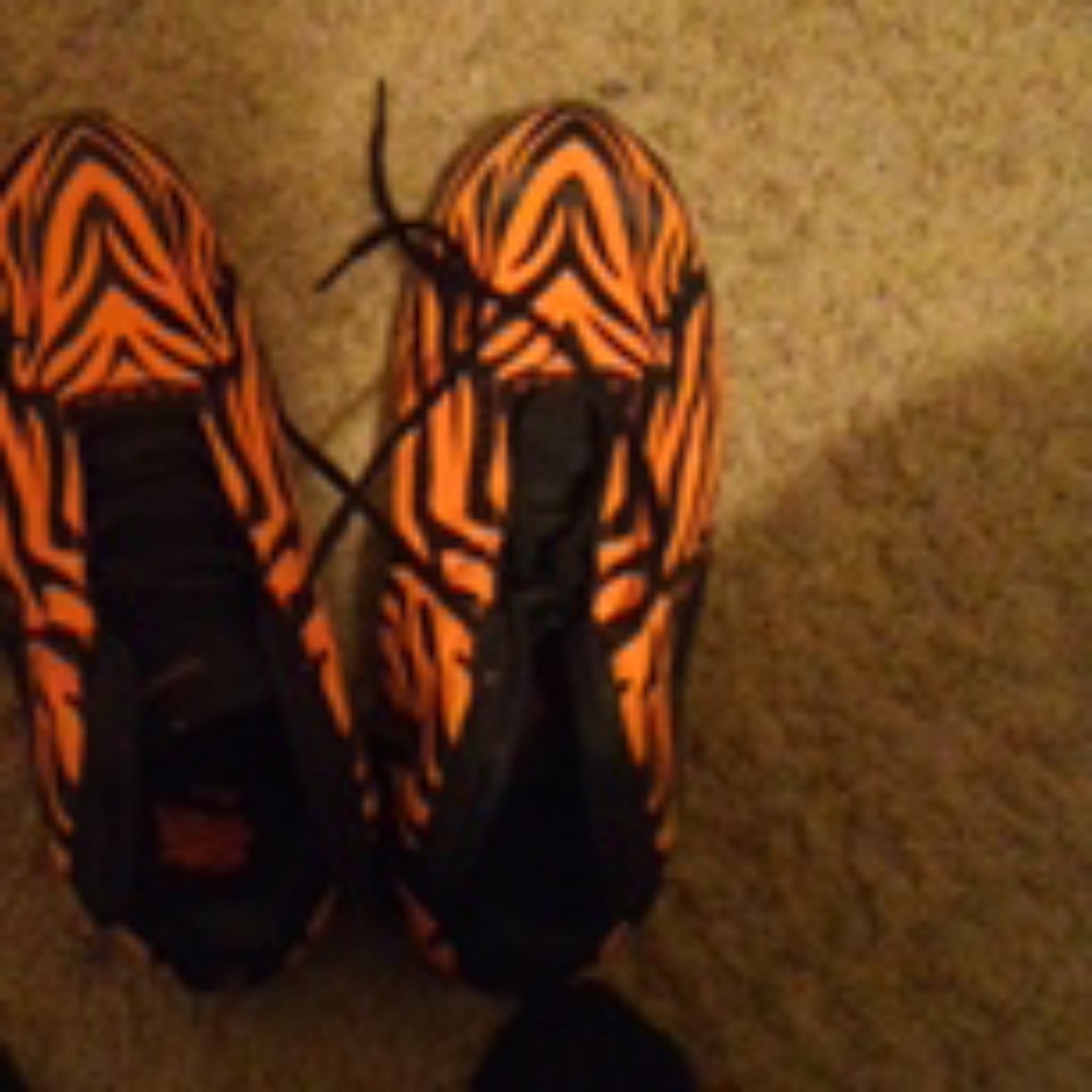 Basketball shoes